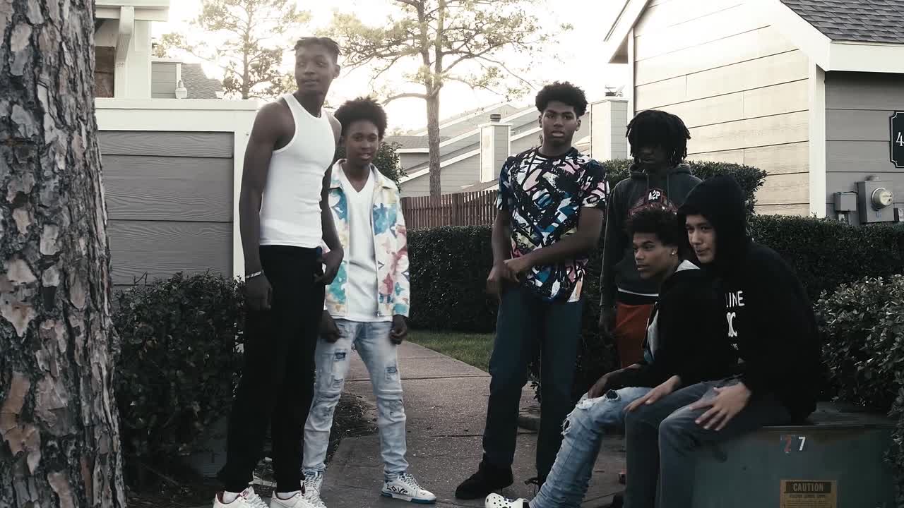 Everybody Hates Christmas 2024 1080p WEBRip x264 AAC-[YTS LT]