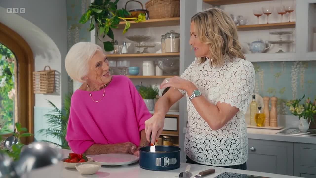 ⁣Mary at 90 -A Lifetime of Cooking S01E02