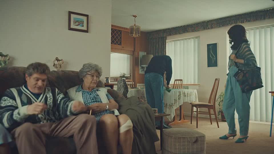 Changing Ends S02E03 -Mad Dogs and English Nans