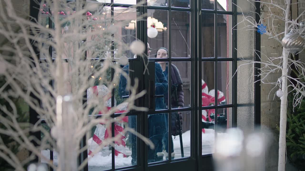 Melt My Heart This Christmas 2025 1080p WEBRip x264 AAC-[YTS LT]