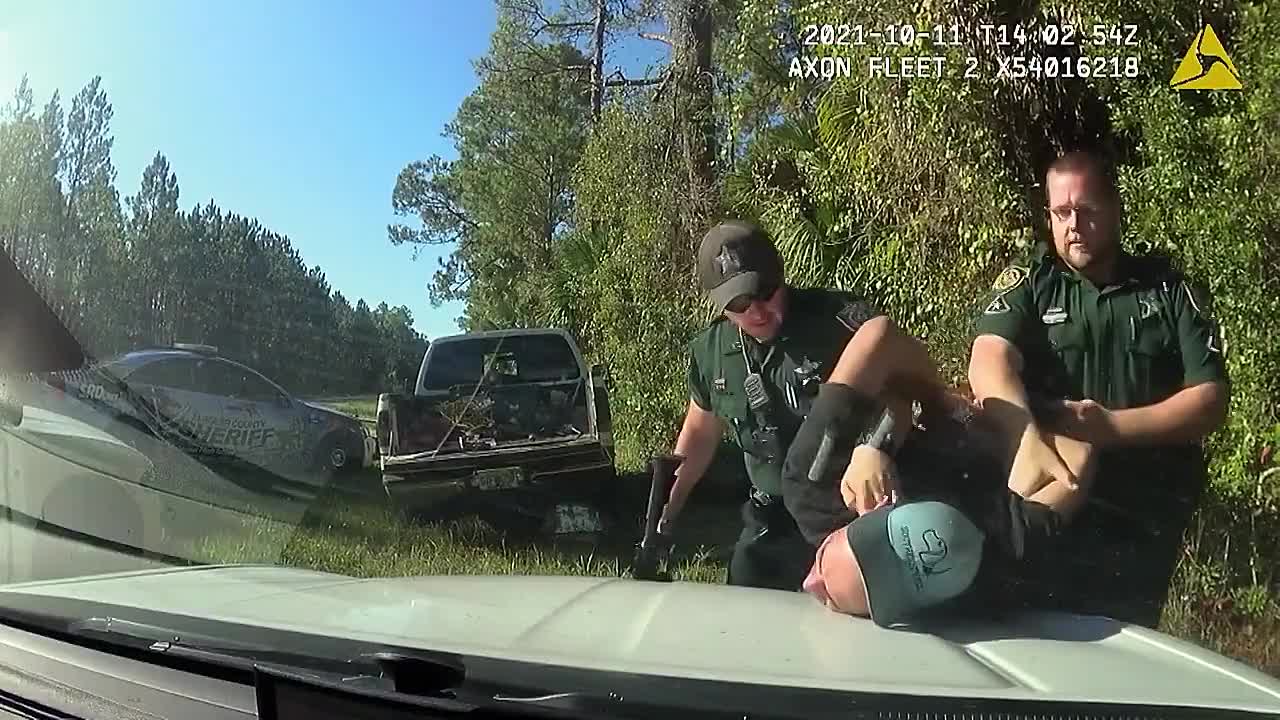 ⁣Fugitives Caught on Tape S02E16