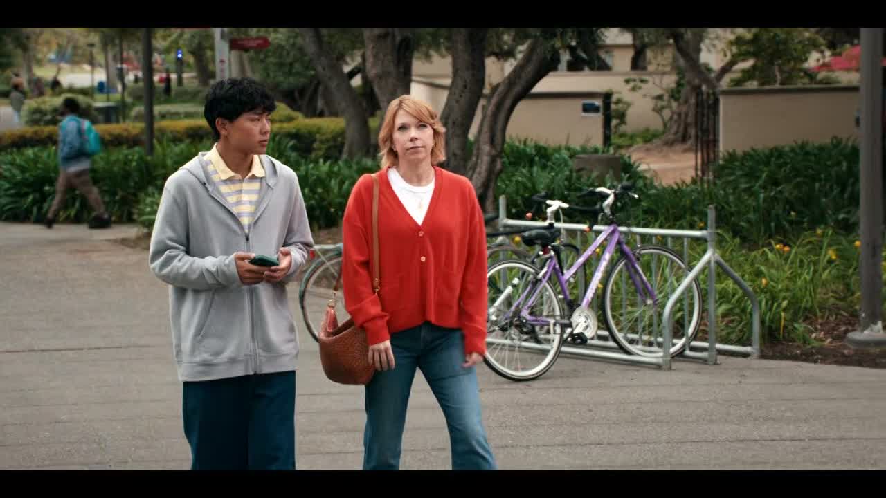 A Man On The Inside S02E03