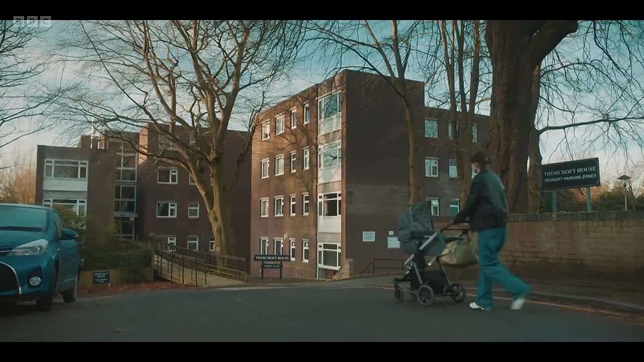 ⁣Daddy Issues S02E01 -Back for Good