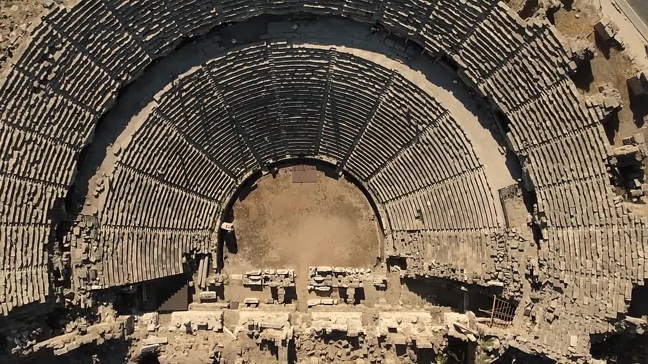 ⁣Pericles -The Radical Who Perfected Greek Democracy