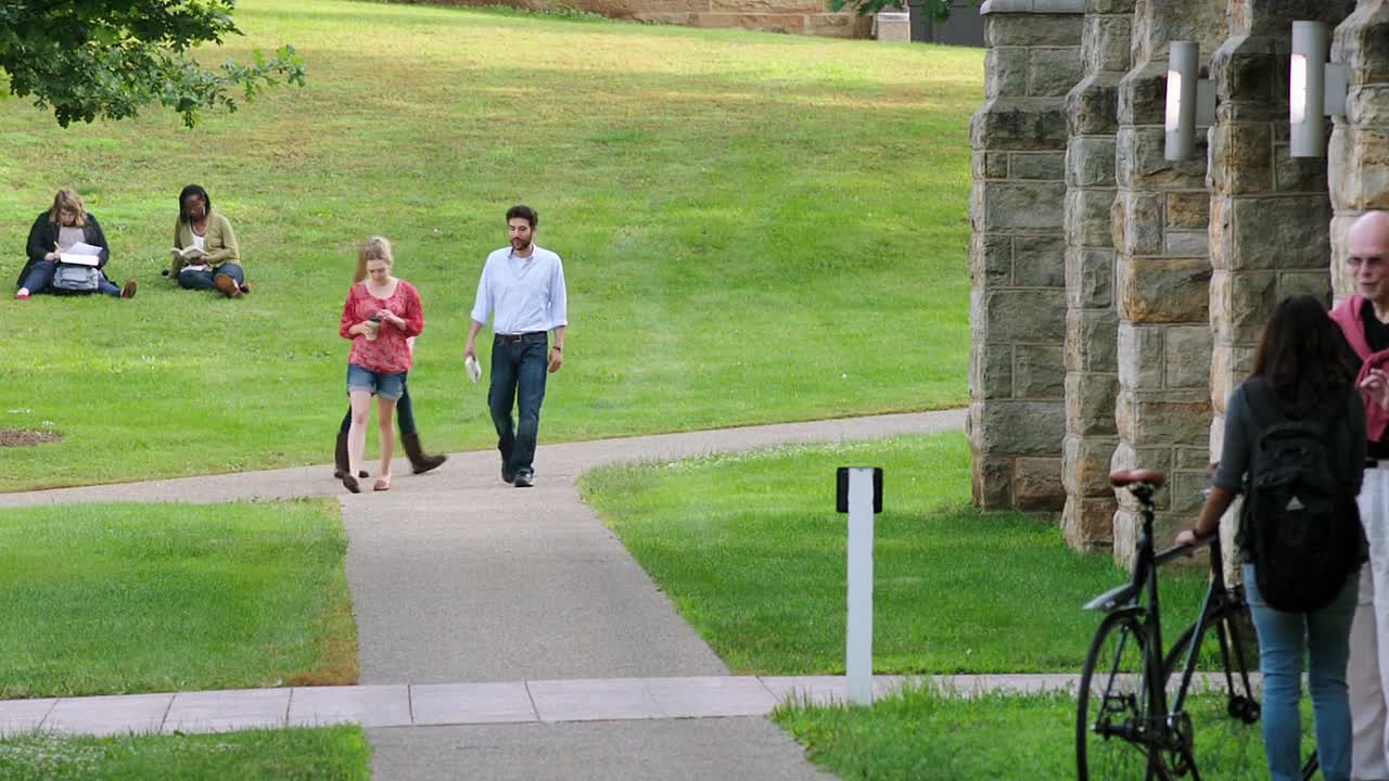 ⁣Liberal Arts 2012 1080p BRrip x264 GAZ YIFY