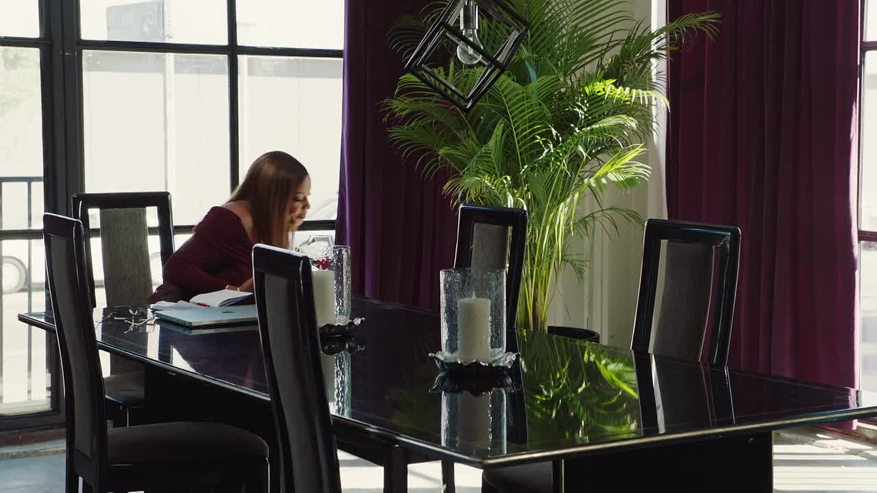 ⁣Unexpected Christmas 2025 1080p WEBRip x264 AAC5 1-[YTS LT]