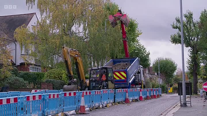 ⁣Panorama -The Pothole Problem