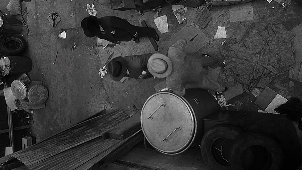 ⁣Dead Men Don't Wear Plaid 1982 1080p BluRay x264 YIFY