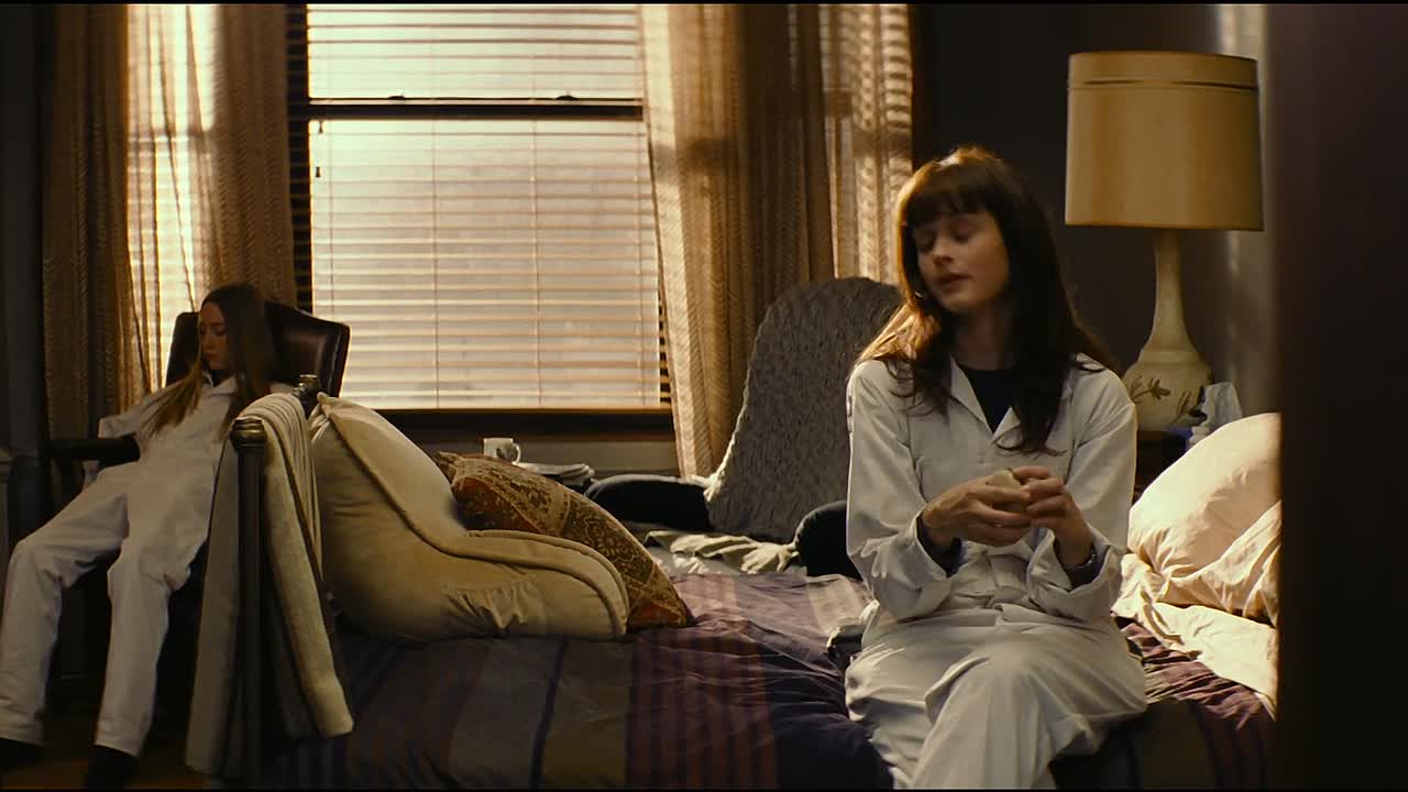 ⁣Violet & Daisy 2011 1080p BluRay x264 YIFY