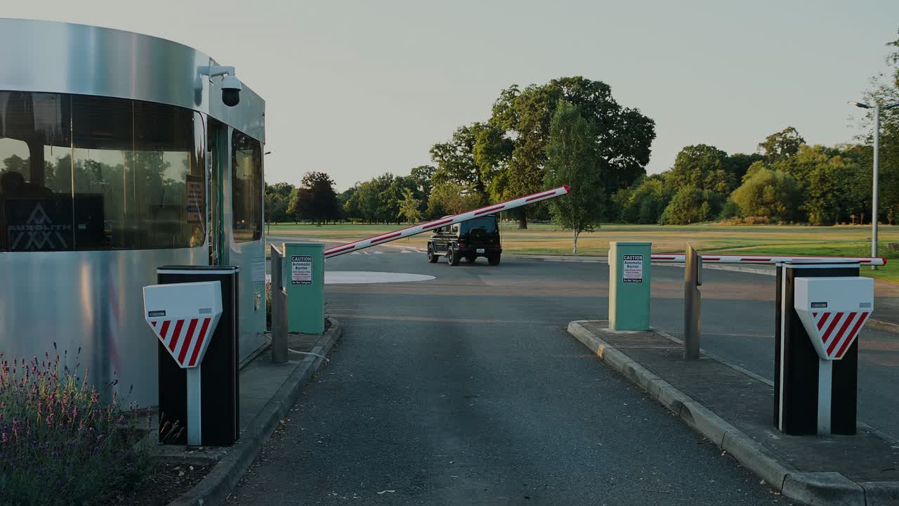 ⁣Bugonia 2025 x265 WEB-DL 2160p HDR-DV_Multi Dub_RUSSIAN_x3-NOGRP