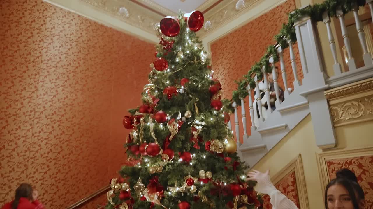 ⁣Epstein and Friends- A Photo Album (1080p_24fps_H264-128kbit_AAC)