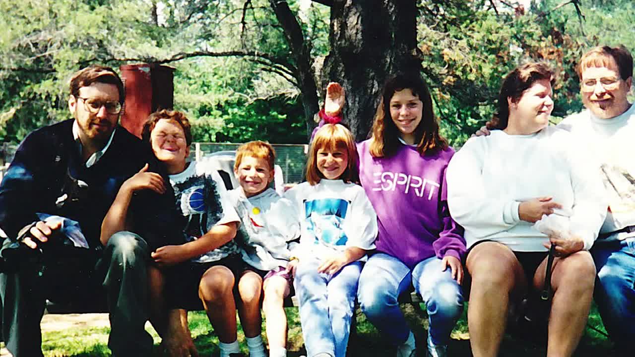 ⁣Red Balls 2012 1080p HDRip x264 AAC