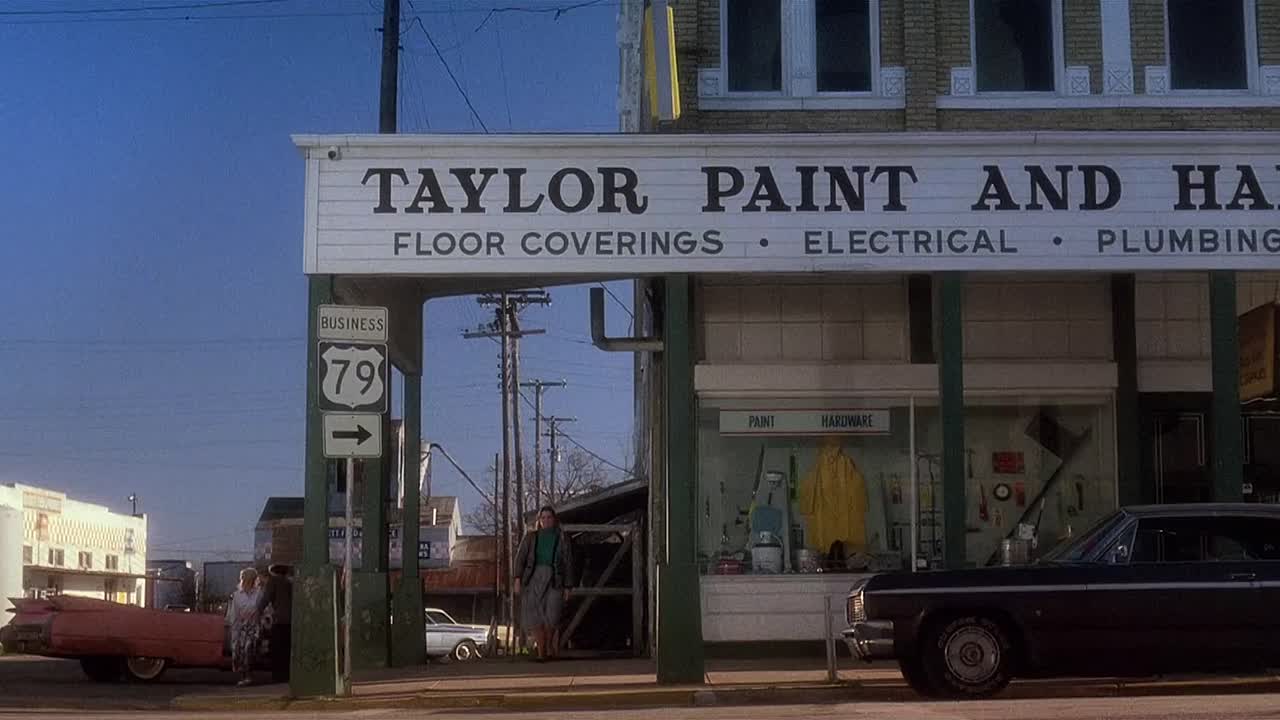 ⁣Heartbreak Hotel 1988 1080p HDRip x264 AAC