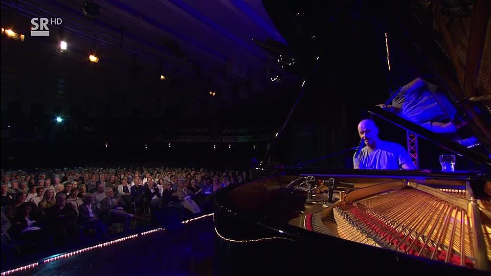 Ruediger Hoffmann - Aprikosenmarmelade 2015 540p SDRip x264 AAC