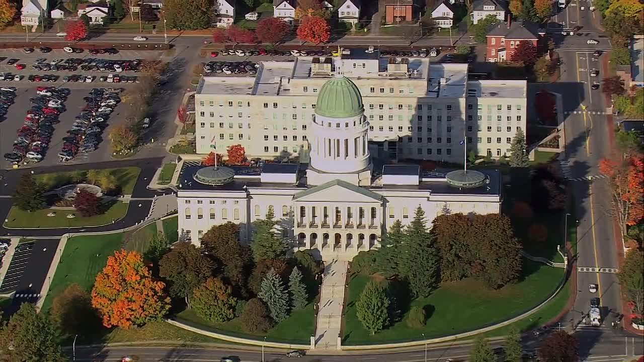 ⁣Mysteries at the Monument S03E13 -Lady Godiva & the Peeping Tom, Bishop's Brain, Birds of a Feather
