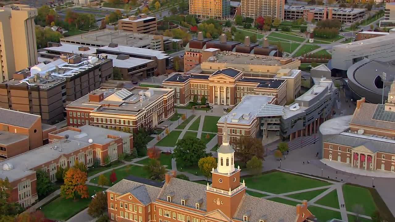 ⁣Mysteries at the Monument S03E07 -Piggy Bank, All the Kings' Horses, Funeral to Freedom